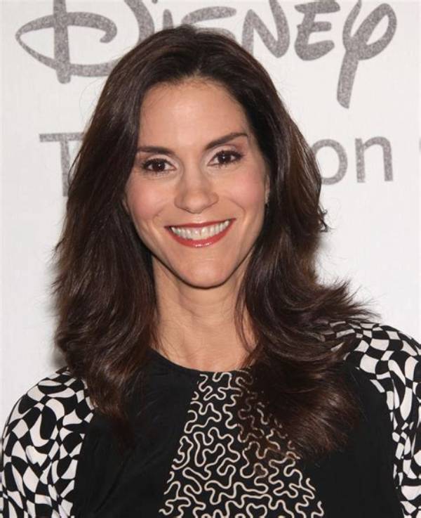 The Ultimate Guide to Jami Gertz: Hollywood Icon and Business Leader